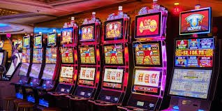 Bangladesh adults browsing big-win stories with responsible gaming reminders